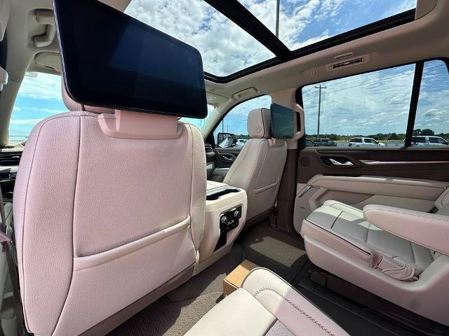 Used 2024 GMC Yukon Denali w/ Advanced Technology Package AWD/4WD image 18