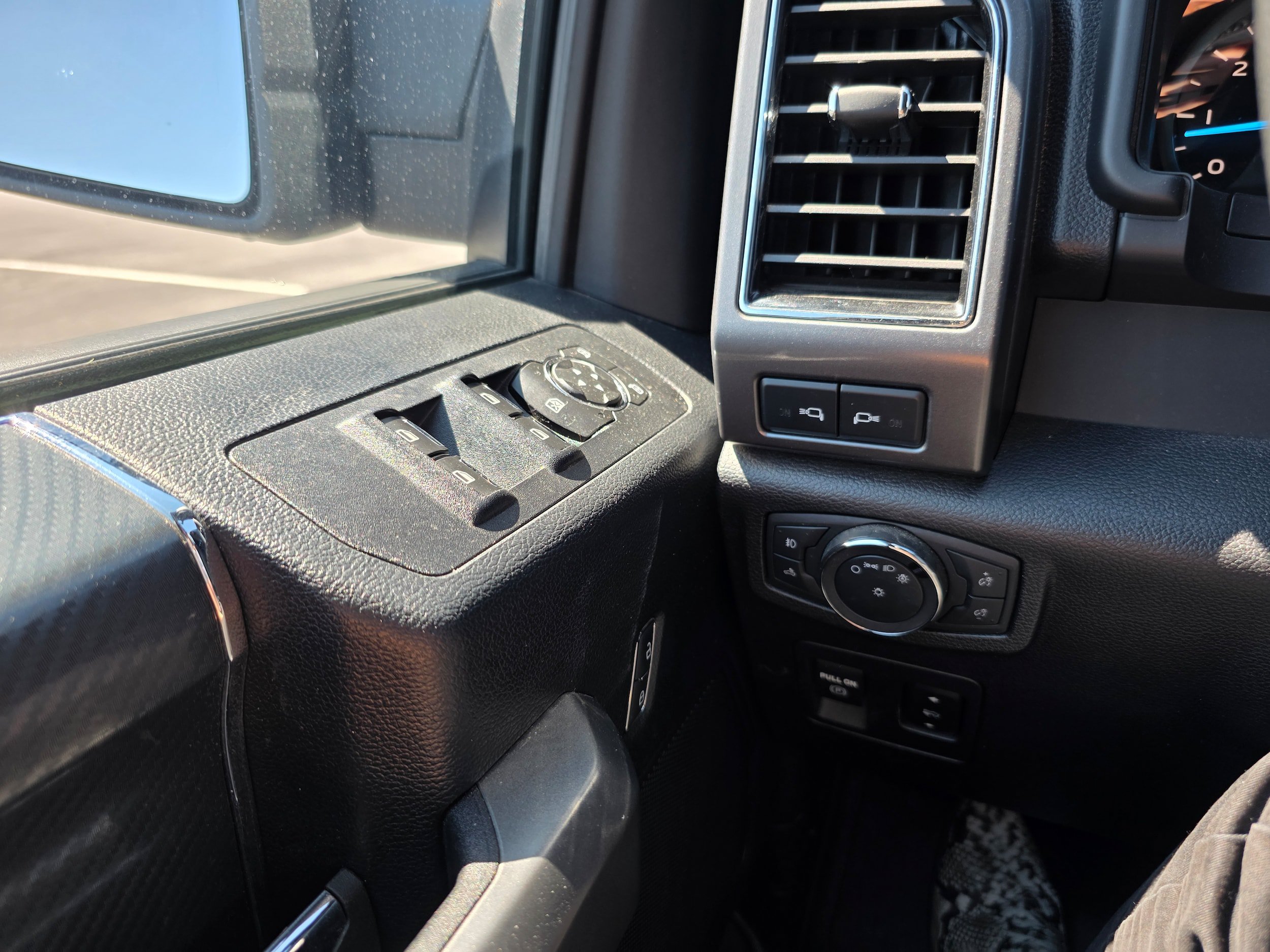 Certified 2018 Ford F150 XLT w/ Equipment Group 302A Luxury AWD/4WD image 19