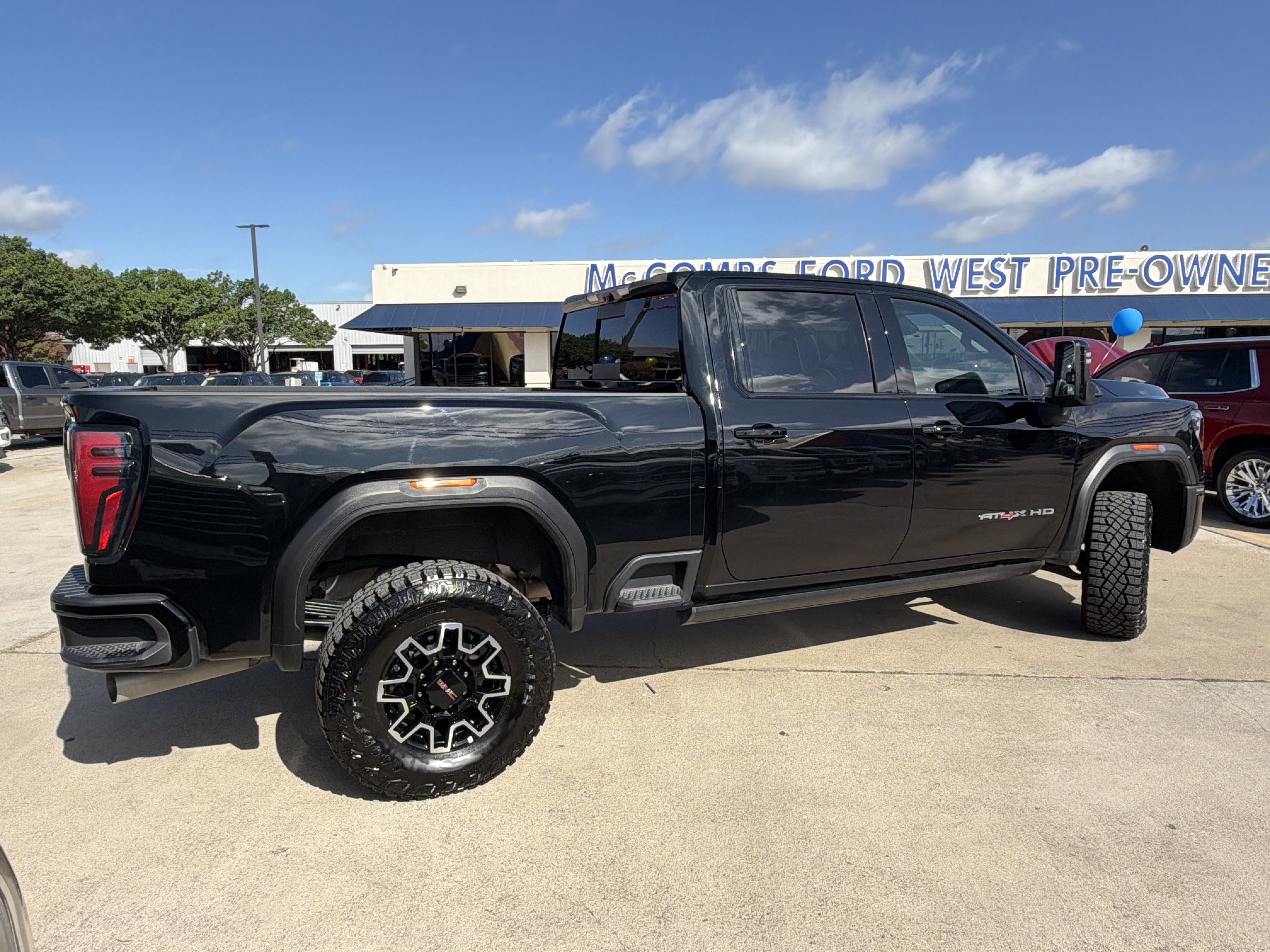 Used 2025 GMC Sierra 2500 AT4X AWD/4WD image 7