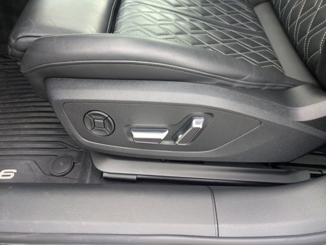 Used 2021 Audi S6 Prestige w/ Prestige Package image 16