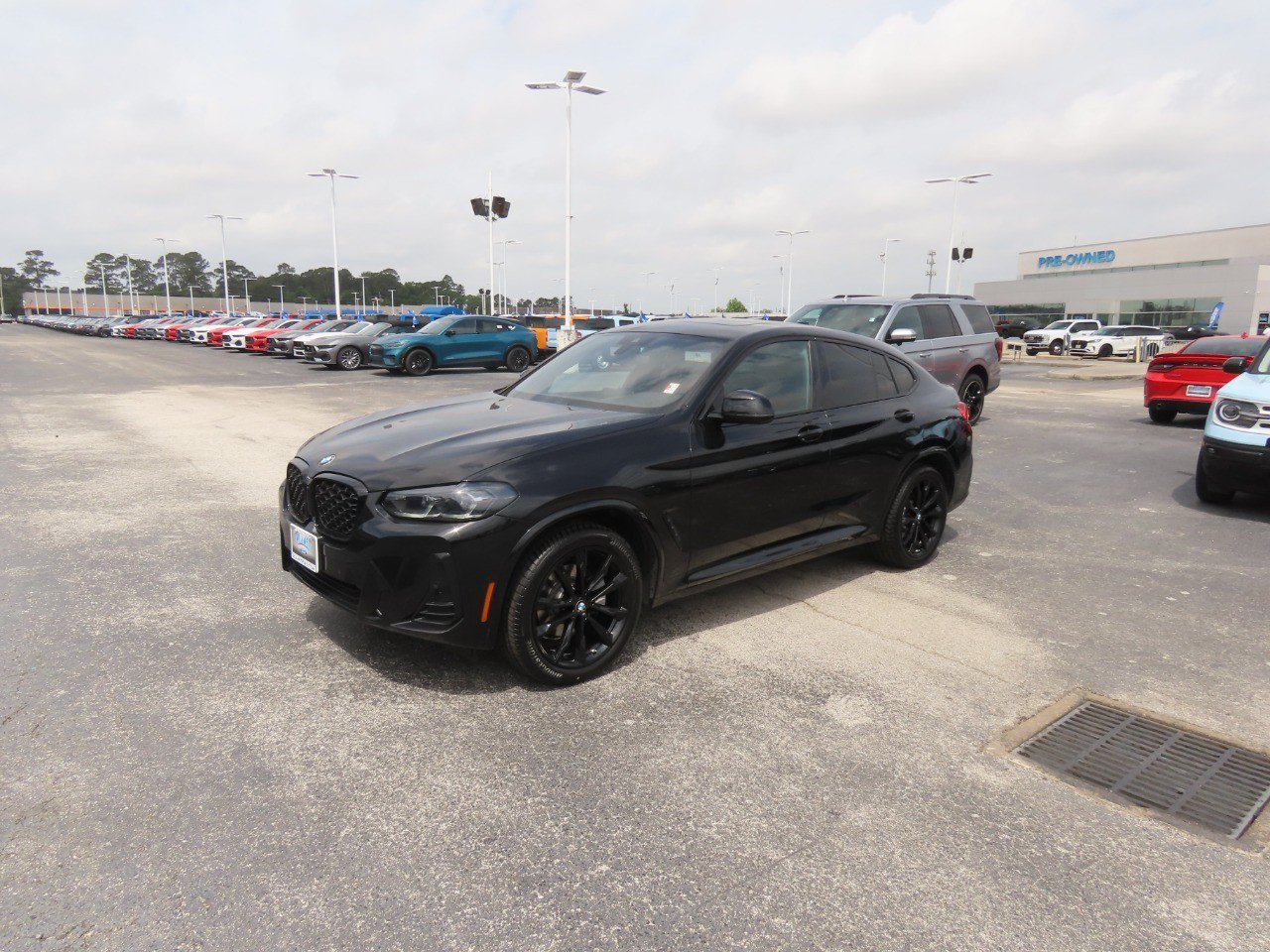 Used 2024 BMW X4 xDrive30i w/ Premium Package AWD/4WD image 2