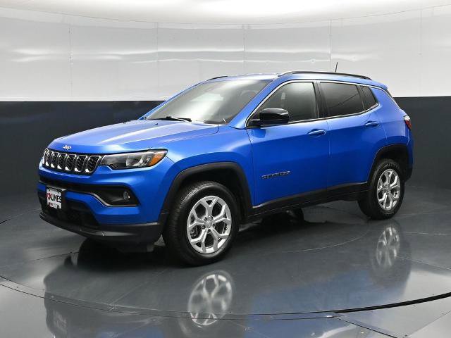 Used 2024 Jeep Compass Latitude w/ Convenience Group AWD/4WD image 5