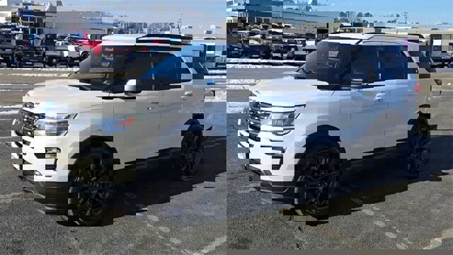 Certified 2019 Ford Explorer XLT w/ Equipment Group 202A image 5