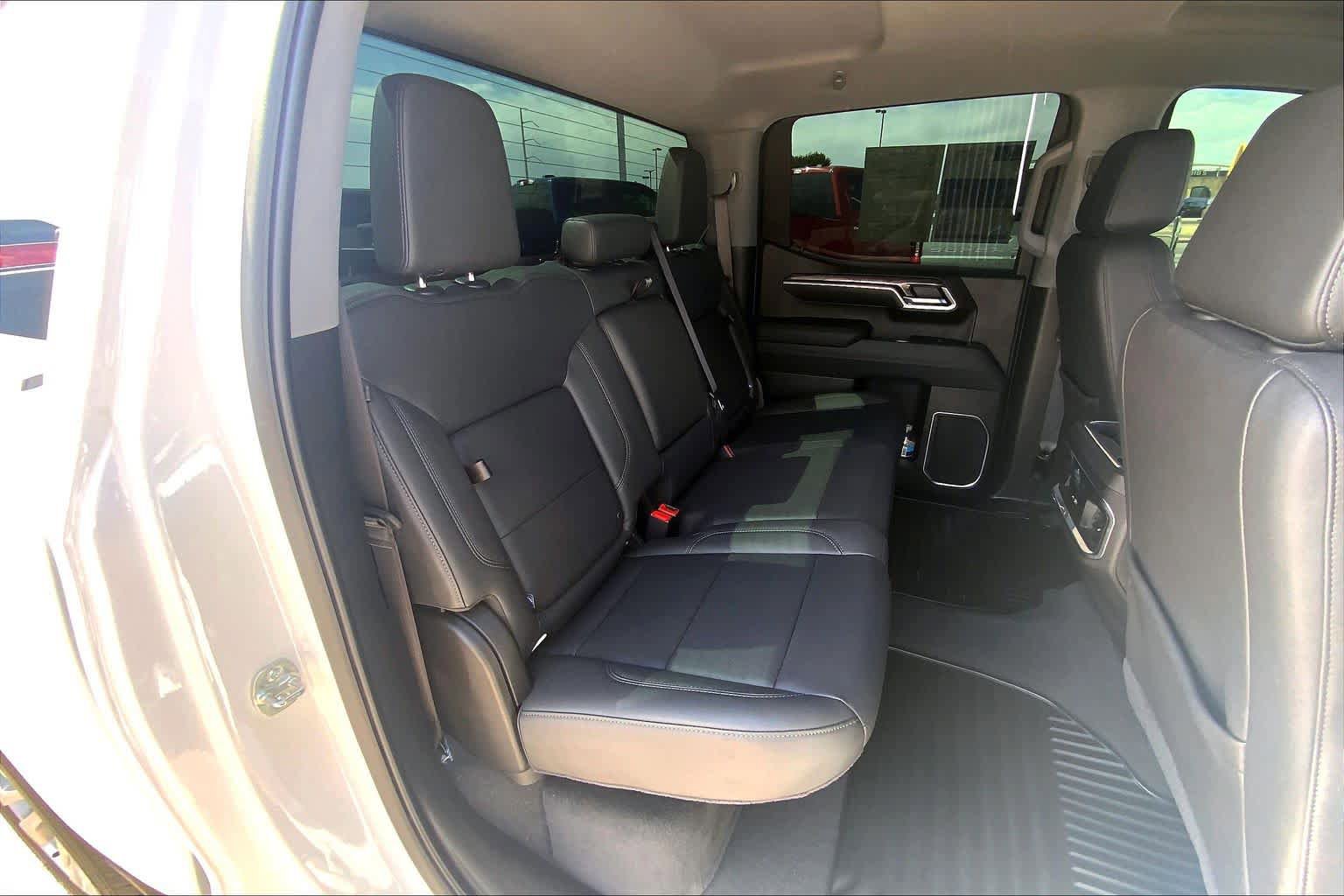 Used 2025 Chevrolet Silverado 1500 LTZ AWD/4WD image 20
