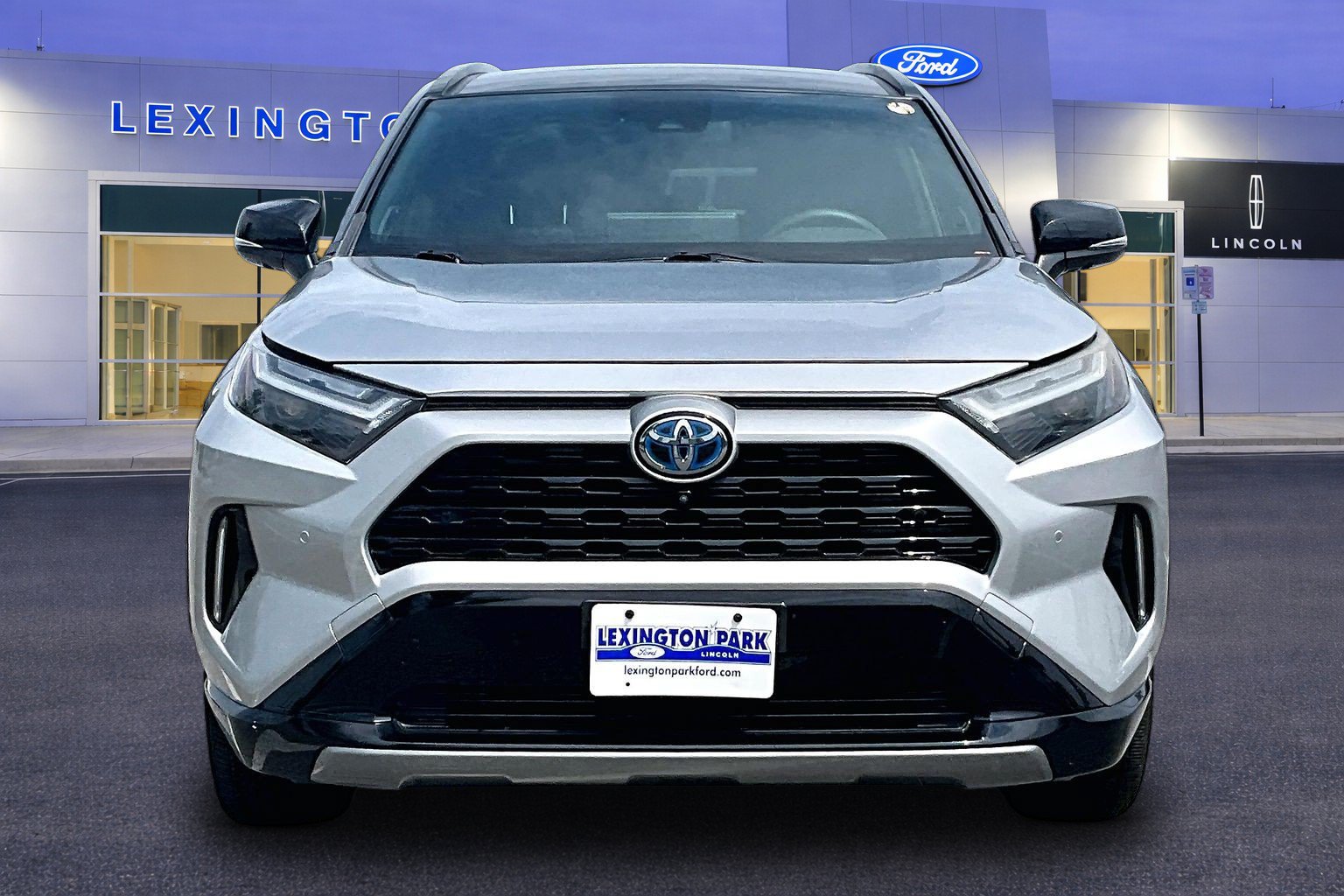Used 2023 Toyota RAV4 XSE AWD/4WD image 2