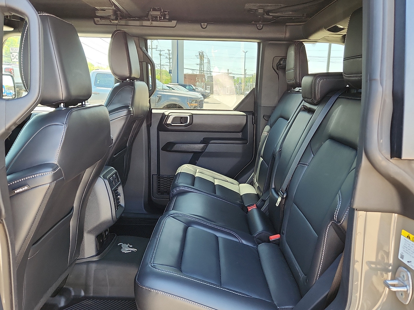 Certified 2025 Ford Bronco Outer Banks w/ Sasquatch Package AWD/4WD image 10