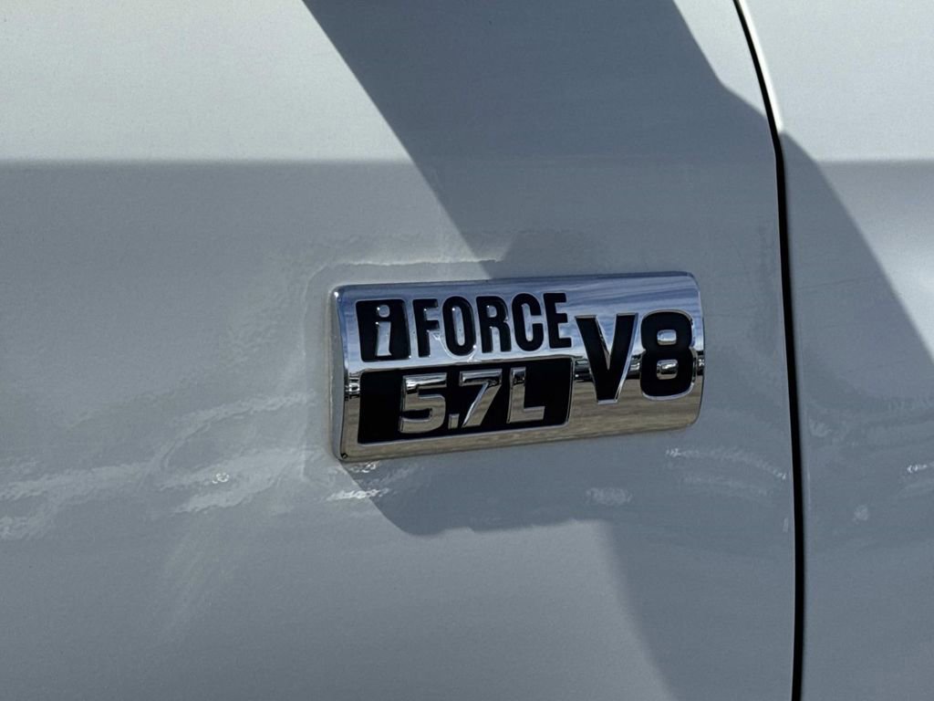 Used 2017 Toyota Tundra SR5 w/ SR5 Upgrade Package image 28