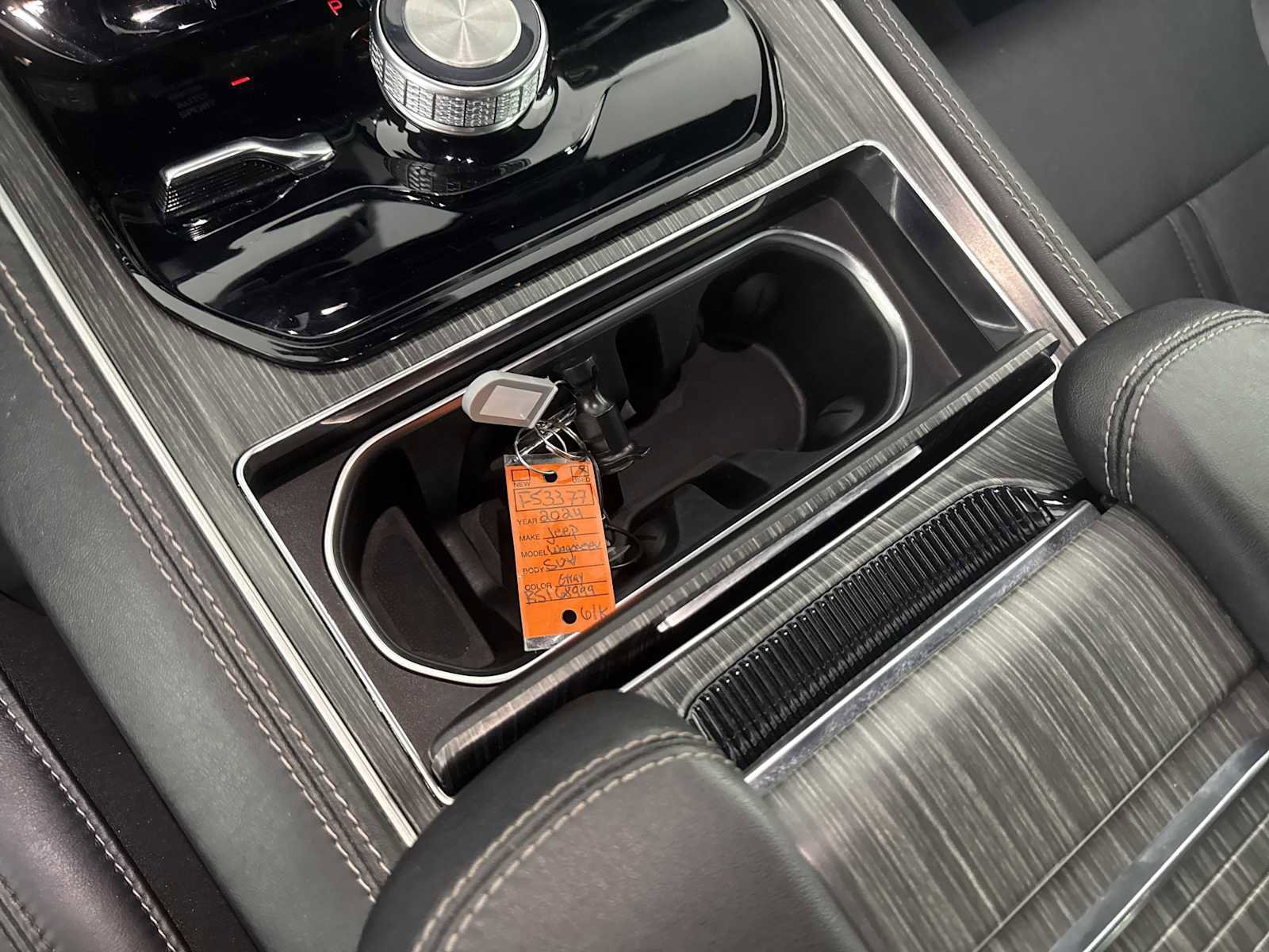 Used 2024 Jeep Wagoneer L Series II w/ Flexible Seating Group image 34