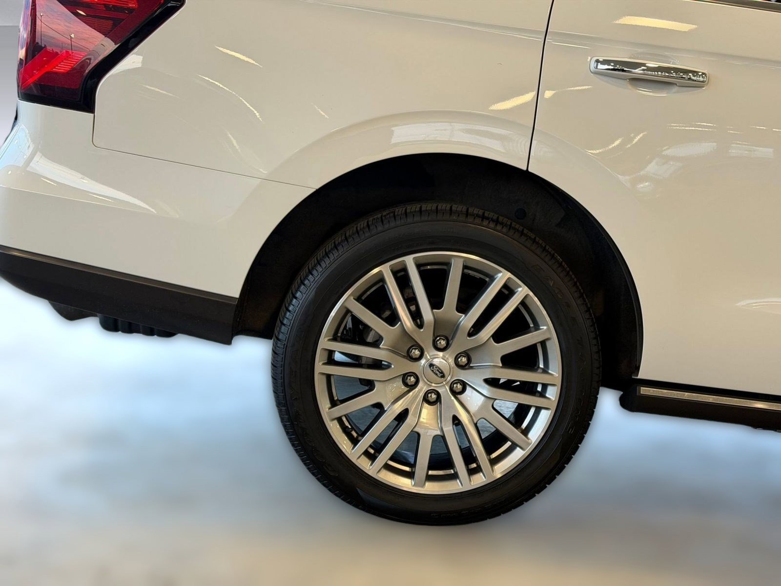 Certified 2024 Ford Expedition Limited image 11