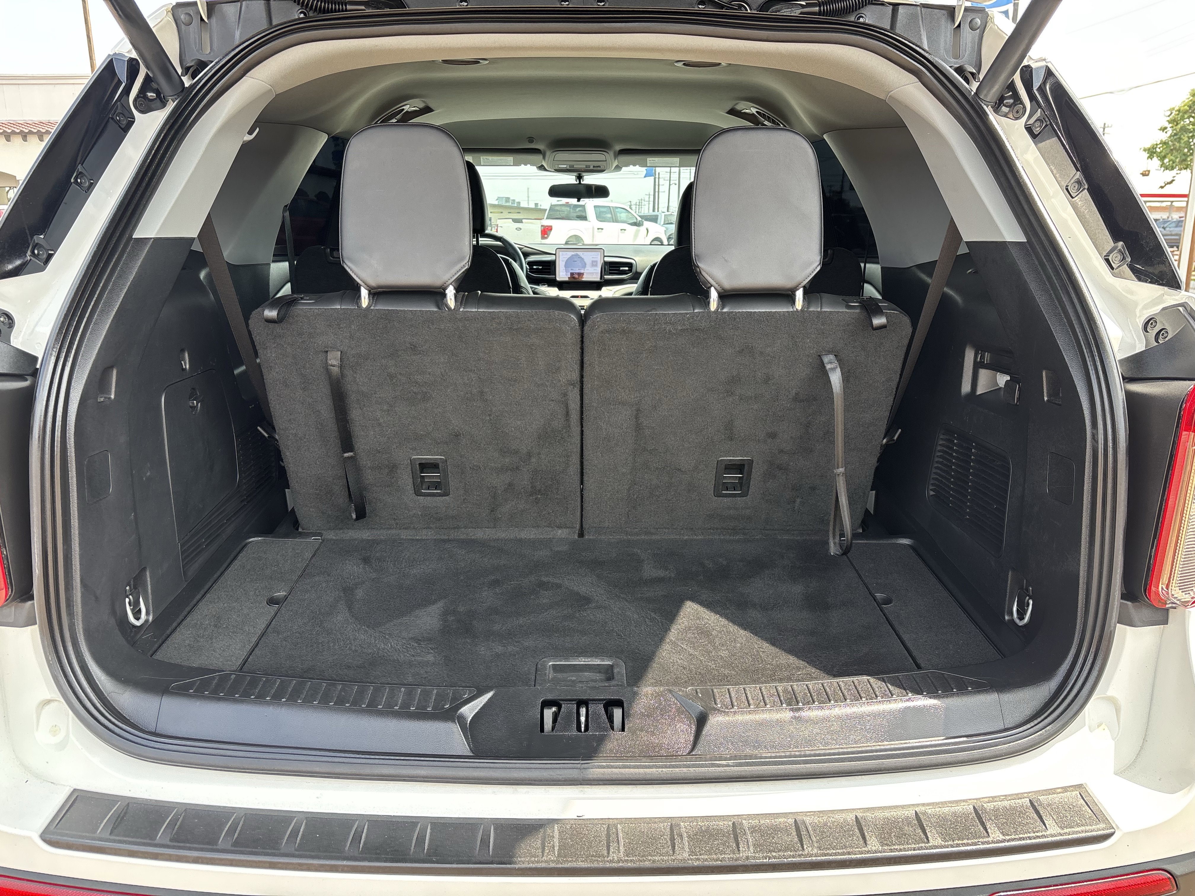 Certified 2023 Ford Explorer XLT w/ Equipment Group 202A RWD image 19