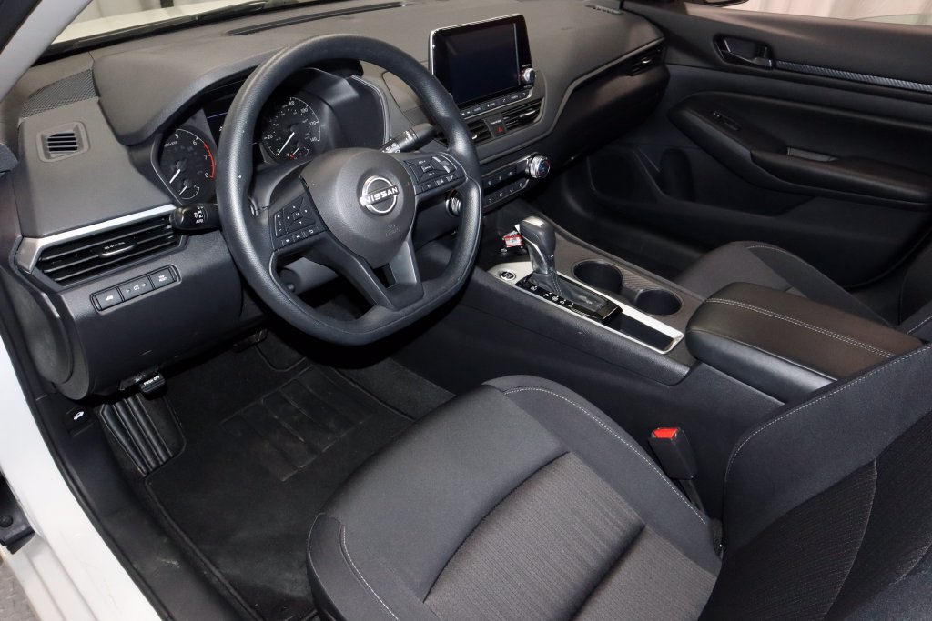 Used 2025 Nissan Altima 2.5 S FWD image 24