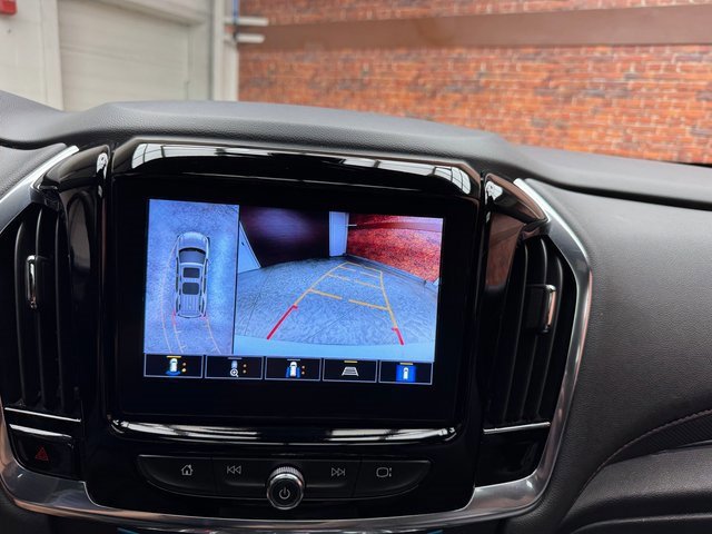 Used 2023 Chevrolet Traverse RS image 21