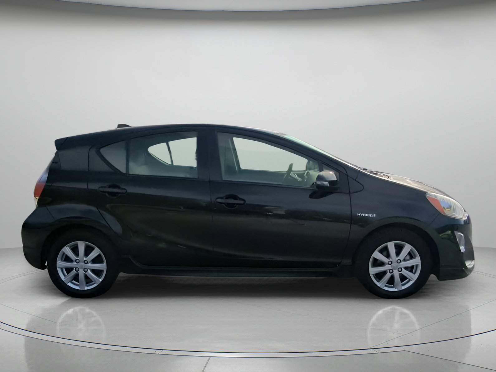 Used 2017 Toyota Prius C Two image 32