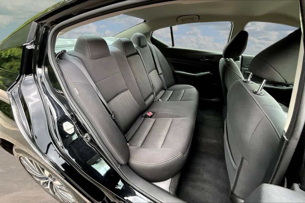 Used 2024 Nissan Altima 2.5 SV FWD image 27