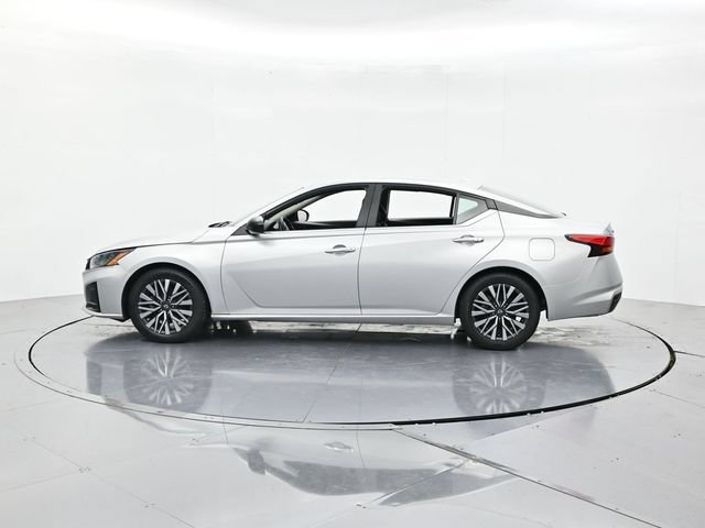 Used 2024 Nissan Altima 2.5 SV FWD image 7