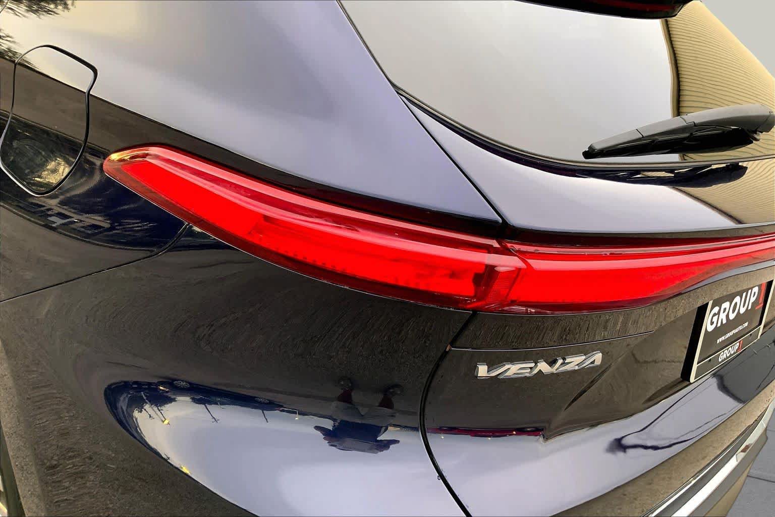 Used 2022 Toyota Venza XLE AWD/4WD image 27