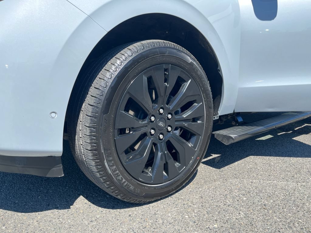 Certified 2025 Ford Expedition Max Platinum w/ Stealth Appearance Package AWD/4WD image 31