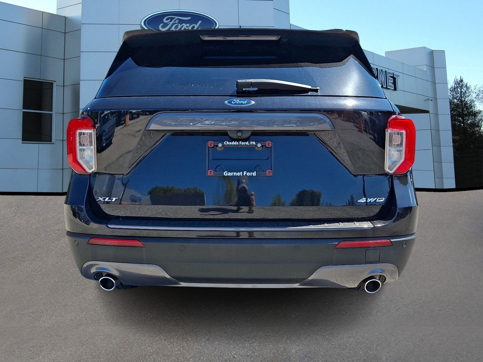 Certified 2021 Ford Explorer XLT w/ Equipment Group 202A AWD/4WD image 7