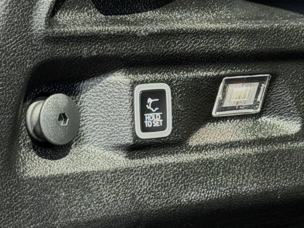 Used 2022 Jeep Grand Cherokee L Laredo w/ Luxury Tech Group I image 10