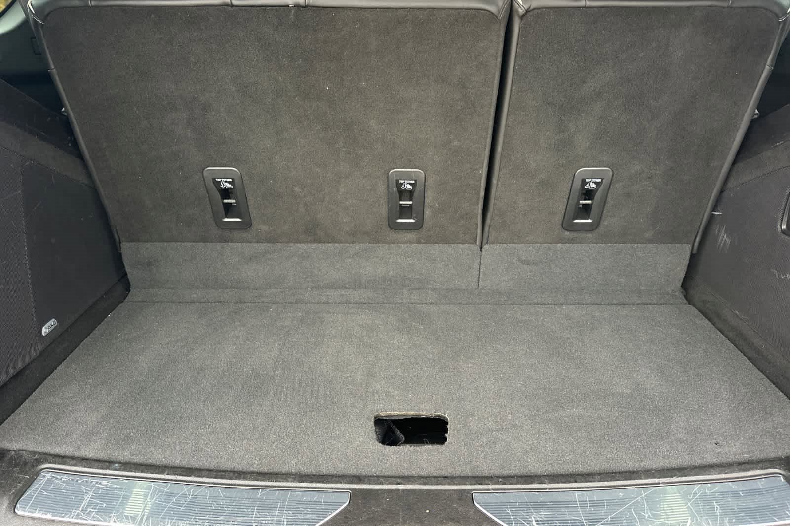 Used 2022 Cadillac Escalade Premium Luxury image 17