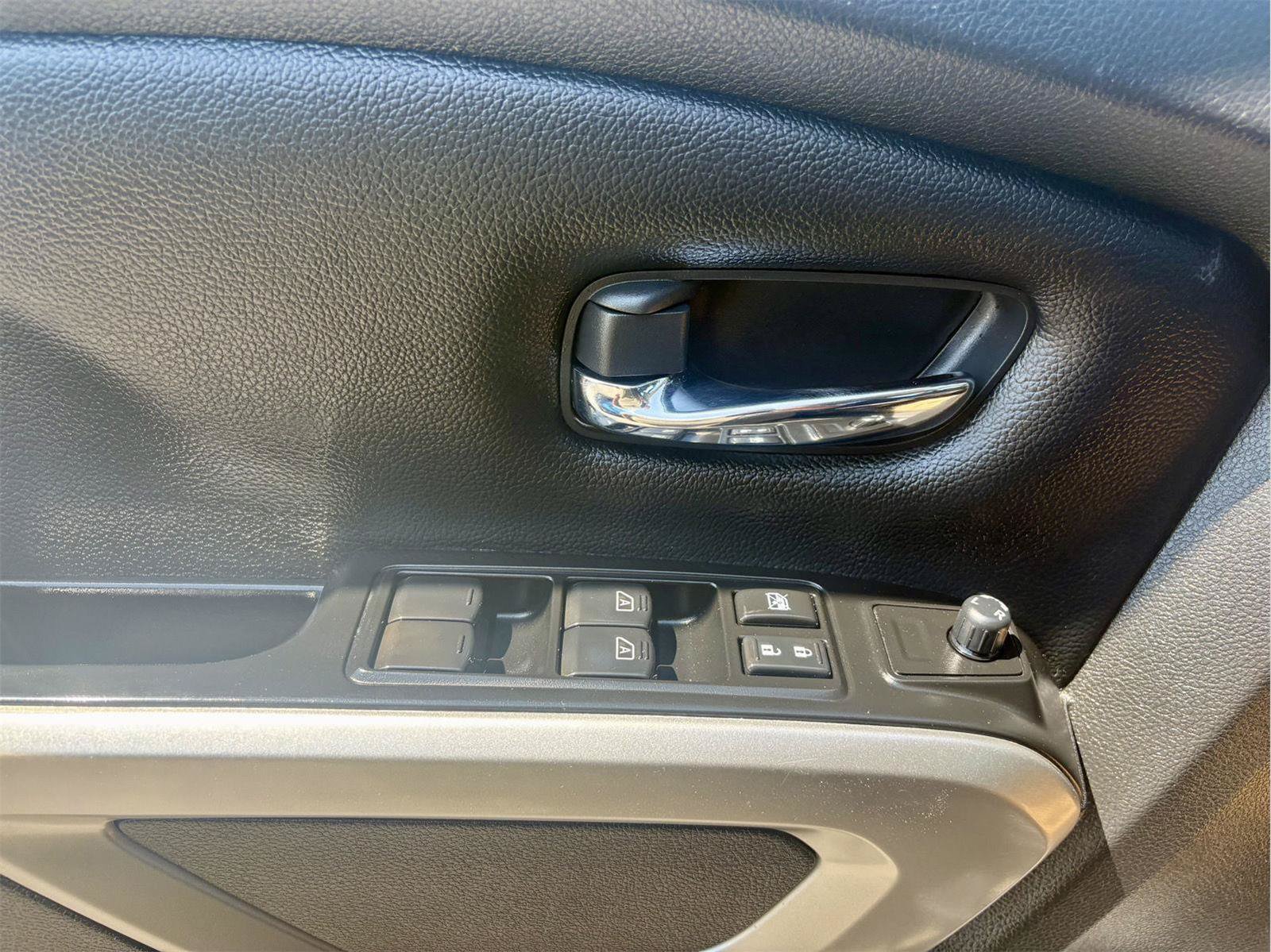 Used 2024 Nissan Titan SV w/ SV Convenience Package AWD/4WD image 12