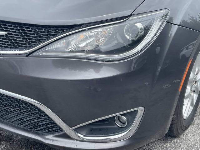 Used 2020 Chrysler Pacifica Touring-L FWD image 11