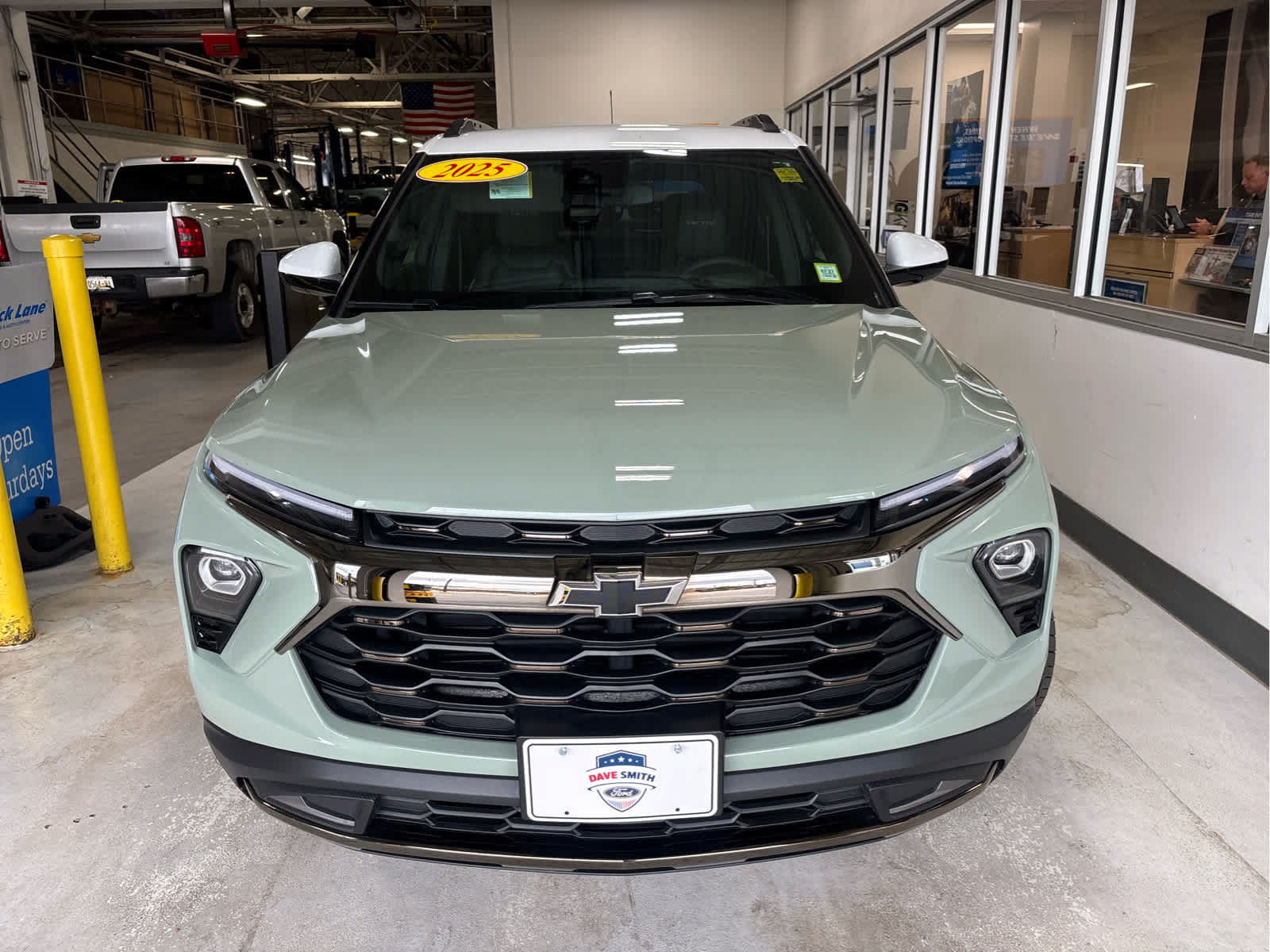 Used 2025 Chevrolet TrailBlazer ACTIV AWD/4WD image 3