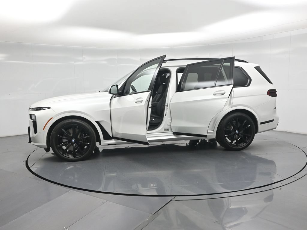 Used 2025 BMW X7 xDrive40i w/ M Sport Package AWD/4WD image 37
