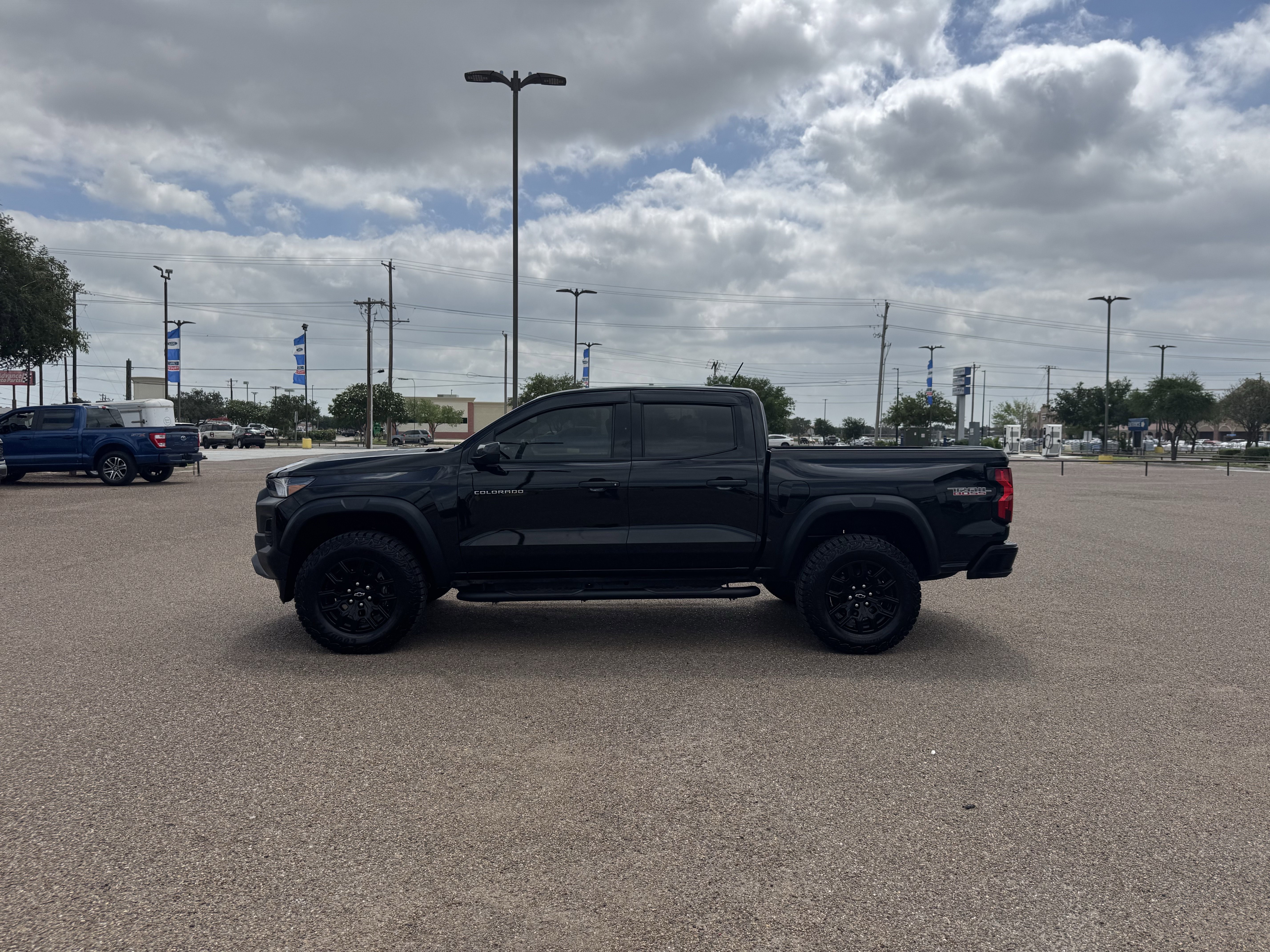 Used 2025 Chevrolet Colorado Trail Boss AWD/4WD image 2