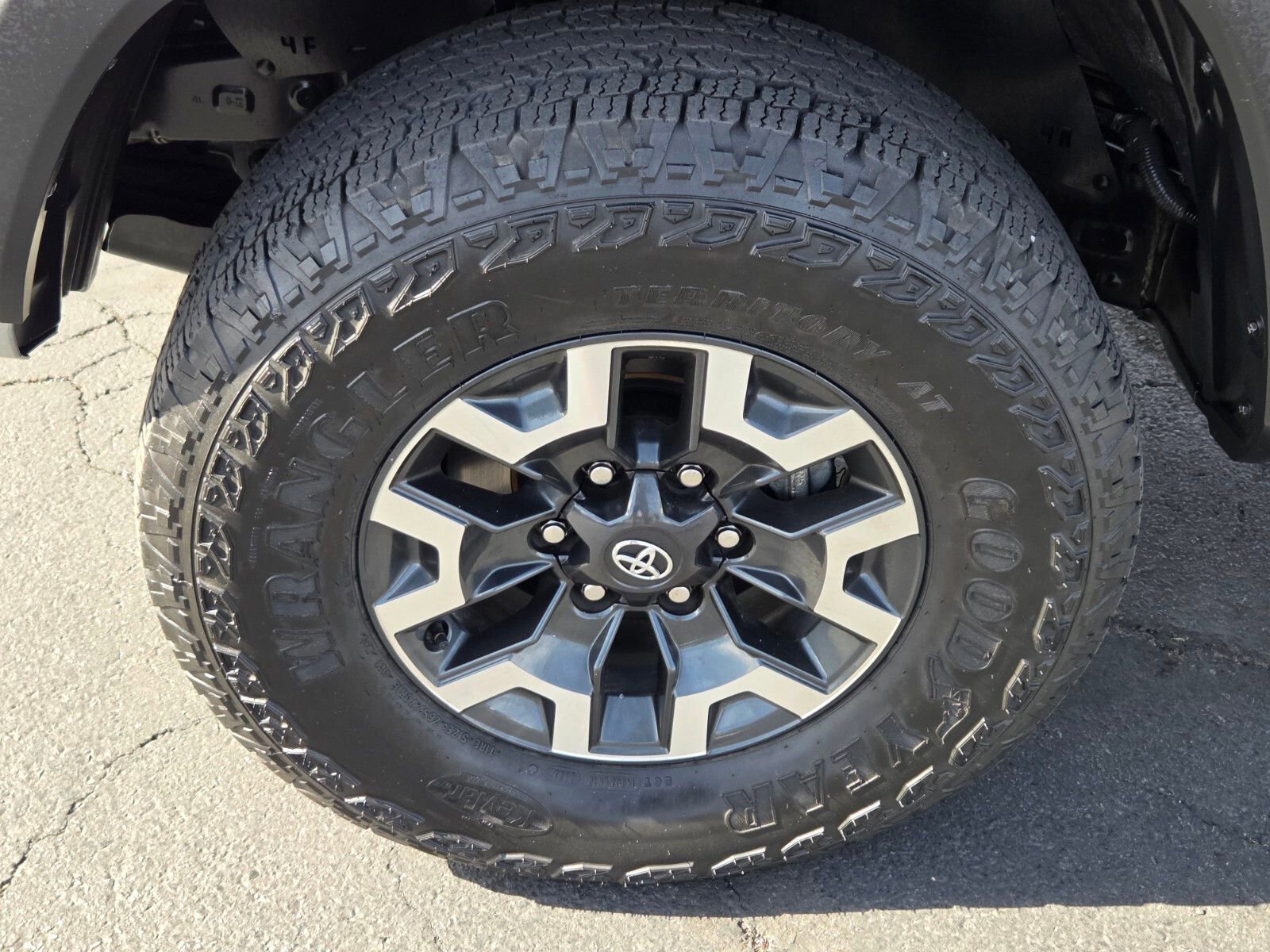 Used 2023 Toyota Tacoma TRD Off-Road w/ Technology Package AWD/4WD image 9