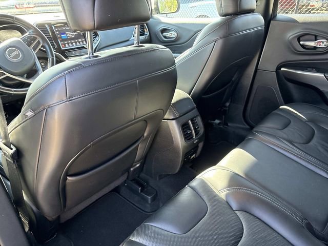 Used 2020 Jeep Cherokee Limited image 16