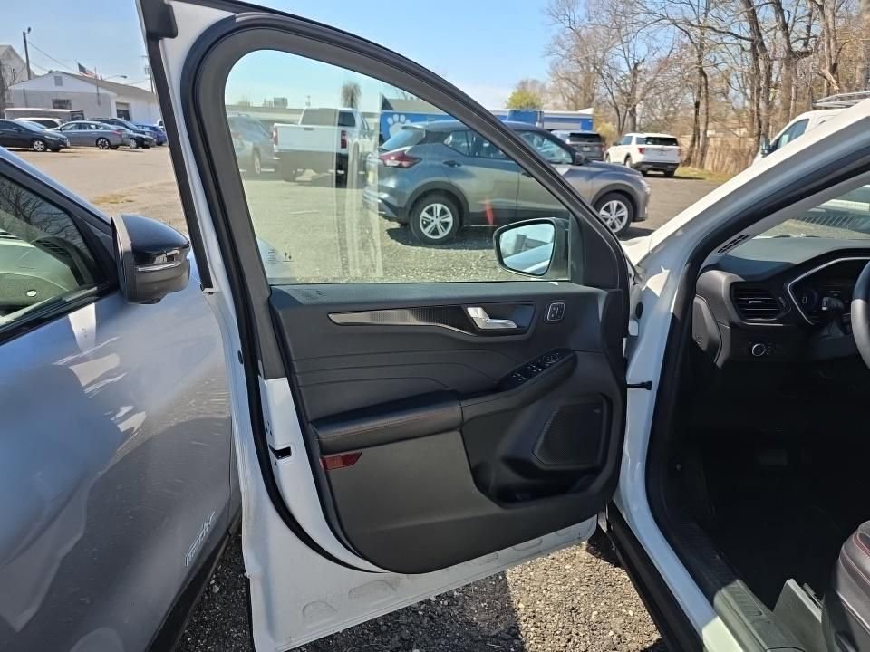 Certified 2022 Ford Escape SEL w/ SEL Stealth AWD Package image 6
