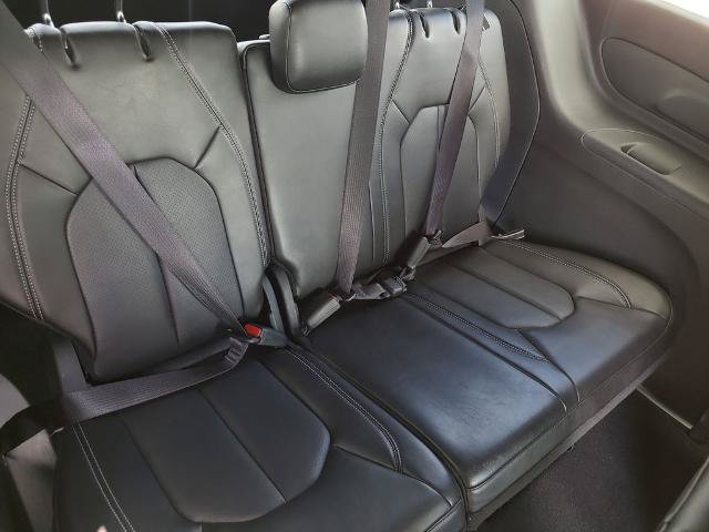 Used 2026 Chrysler Pacifica Select FWD image 13