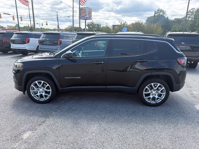 Used 2024 Jeep Compass Latitude w/ Sun and Sound Group AWD/4WD image 4