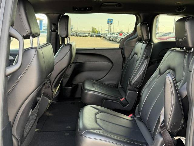 Used 2025 Chrysler Pacifica Select FWD image 10