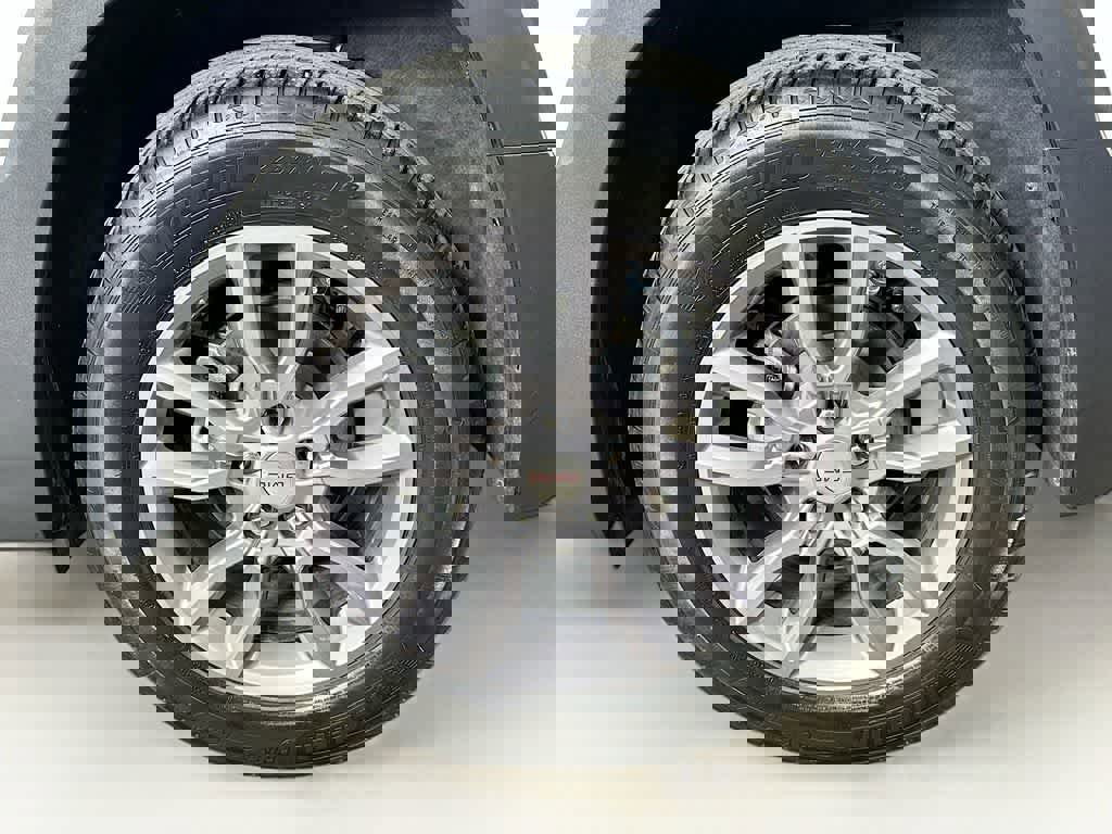 Used 2024 GMC Terrain SLT image 11