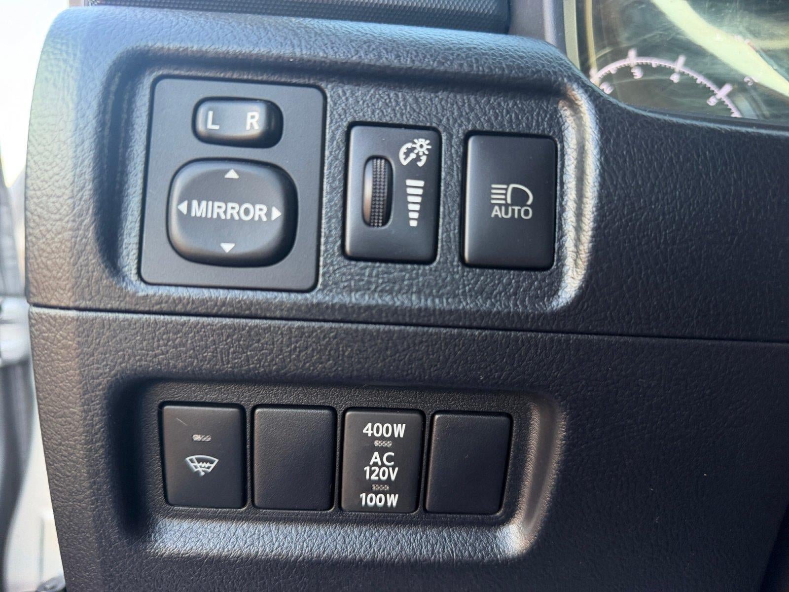 Used 2020 Toyota 4Runner SR5 AWD/4WD image 18