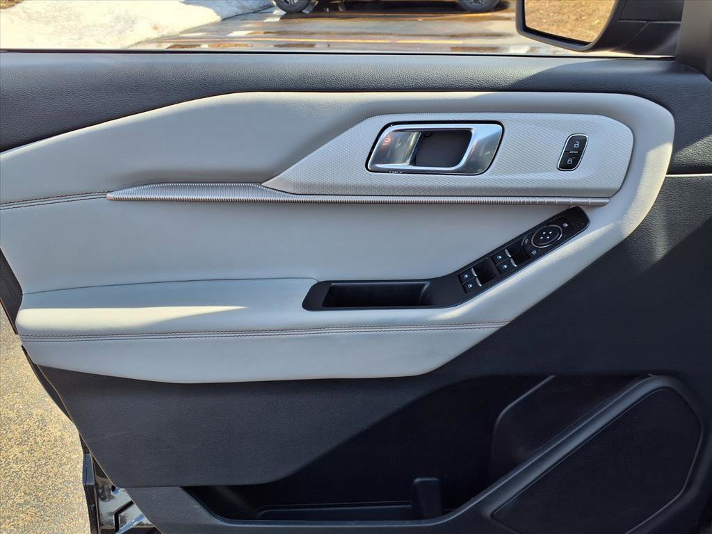 Certified 2025 Ford Explorer Active w/ Active Comfort Package image 13