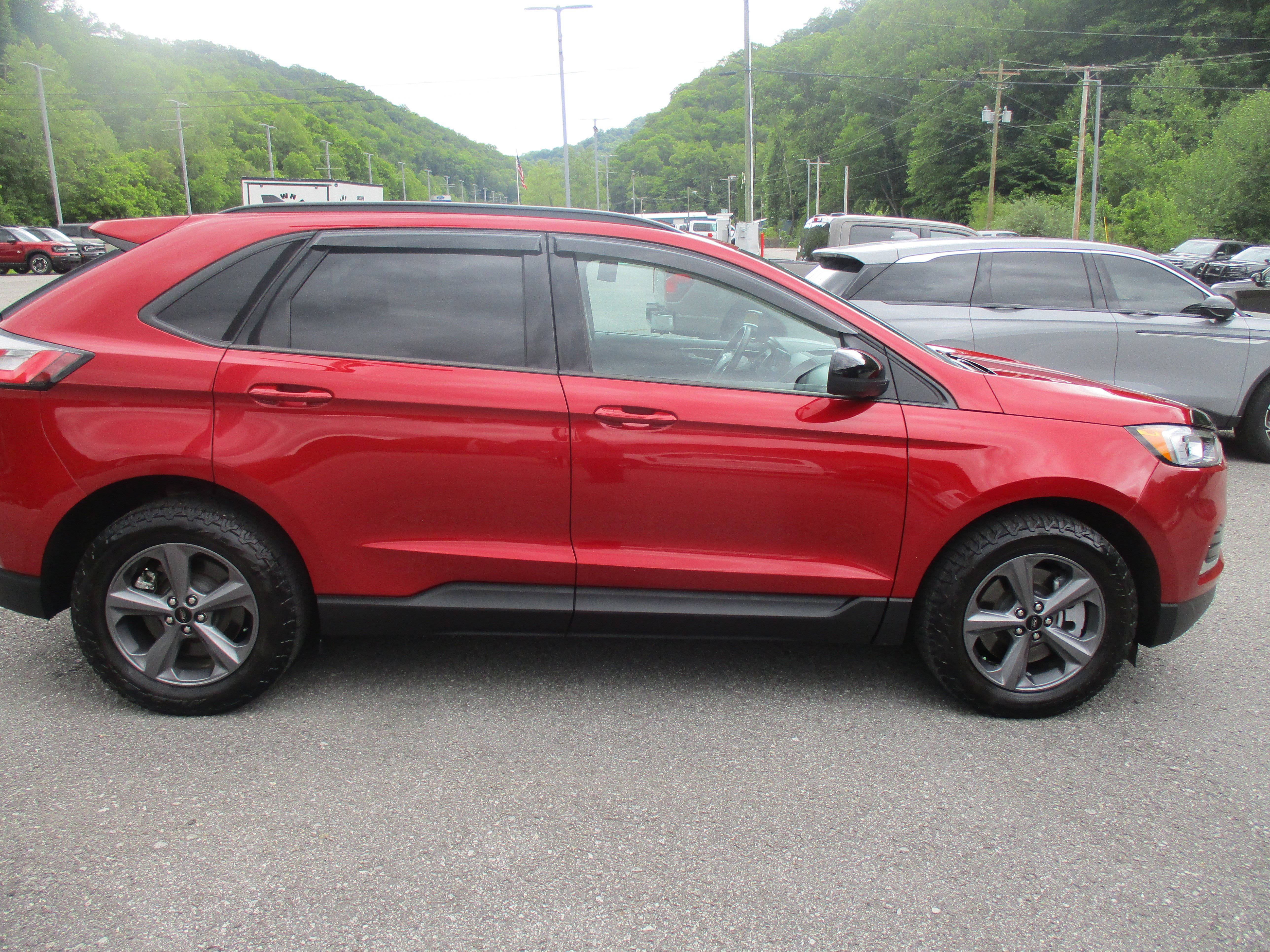 Certified 2023 Ford Edge SEL w/ Sport Appearance Package AWD/4WD image 3