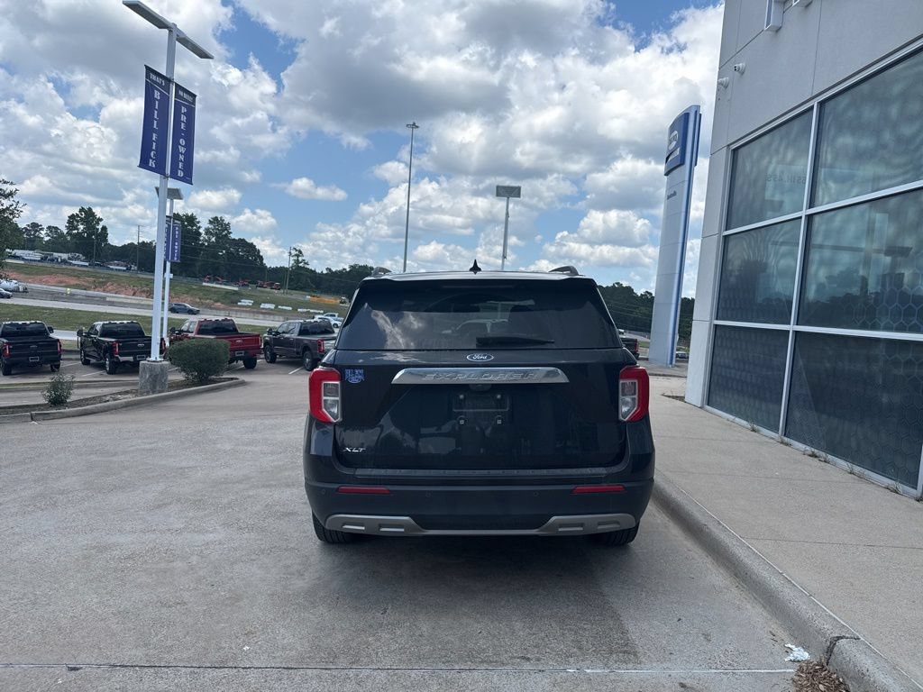 Certified 2024 Ford Explorer XLT w/ Equipment Group 202A RWD image 6