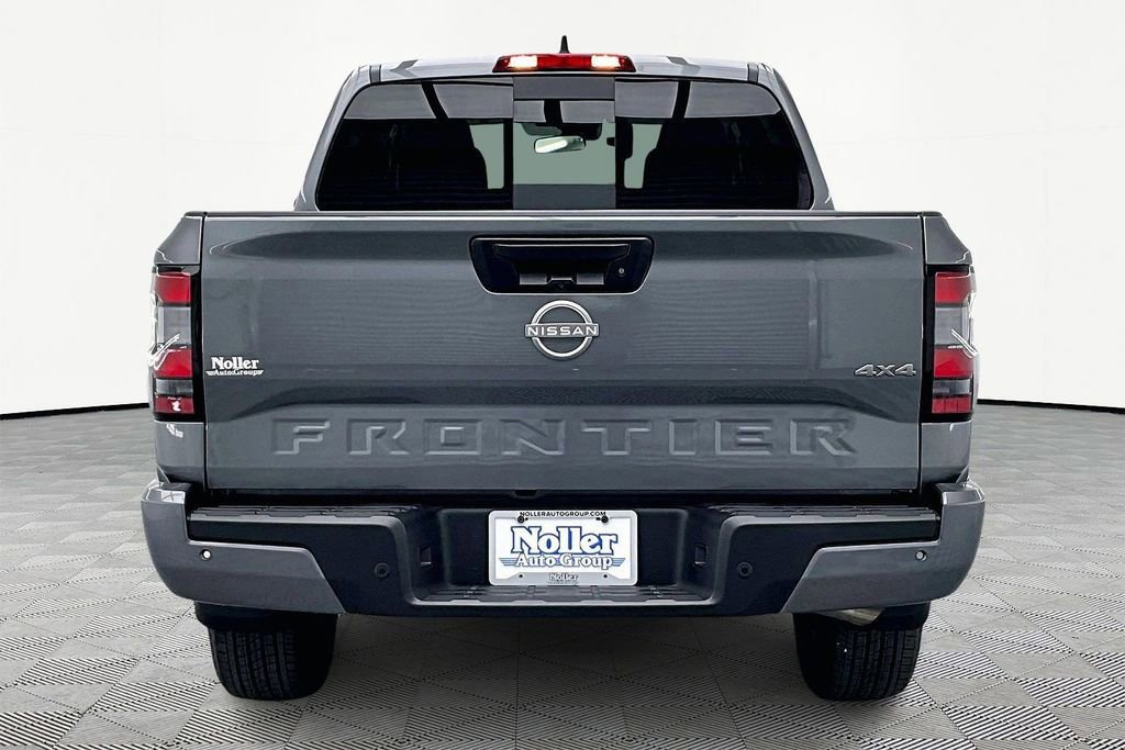 Used 2025 Nissan Frontier SV image 3