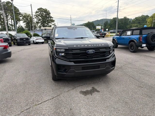 Certified 2025 Ford Expedition Active AWD/4WD image 5