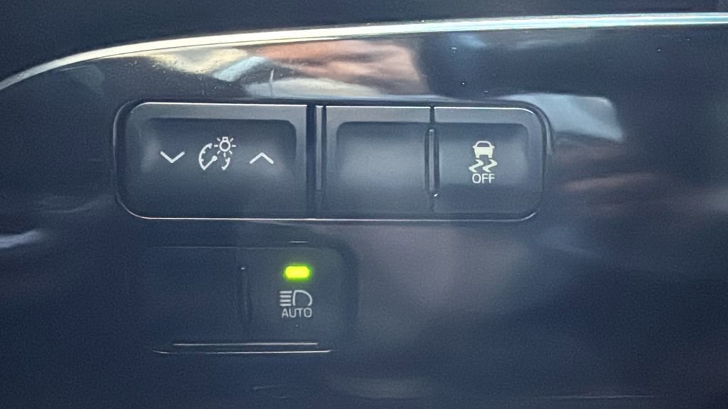 Used 2021 Toyota Prius Prime XLE image 18