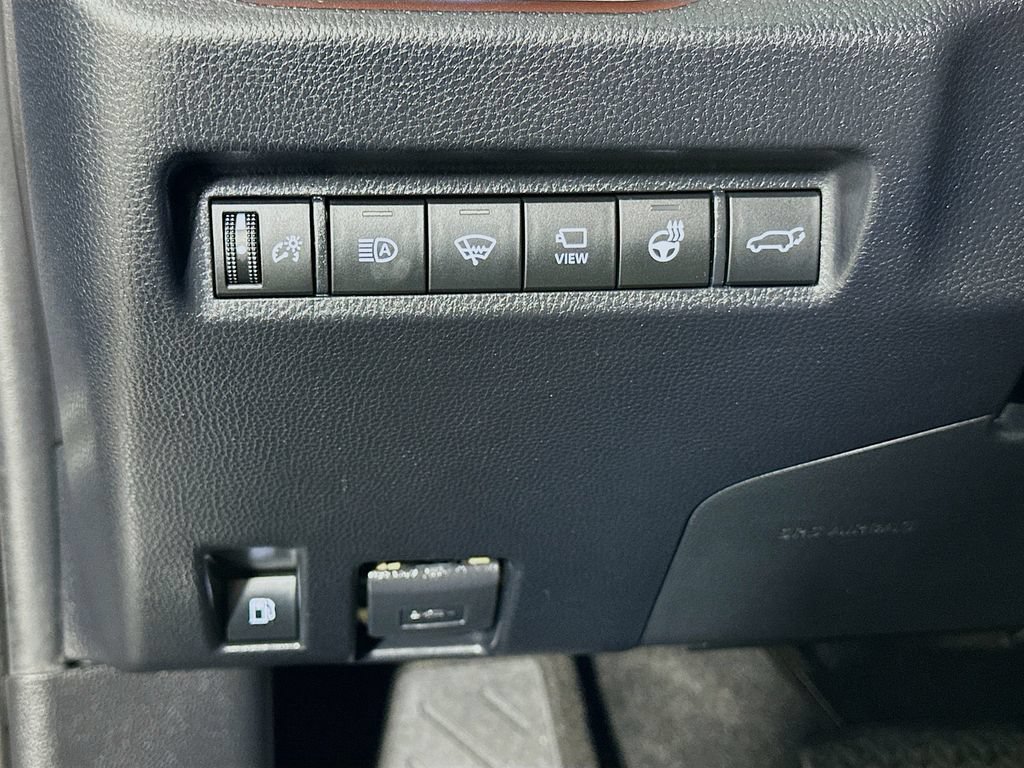 Used 2020 Toyota RAV4 Limited AWD/4WD image 13