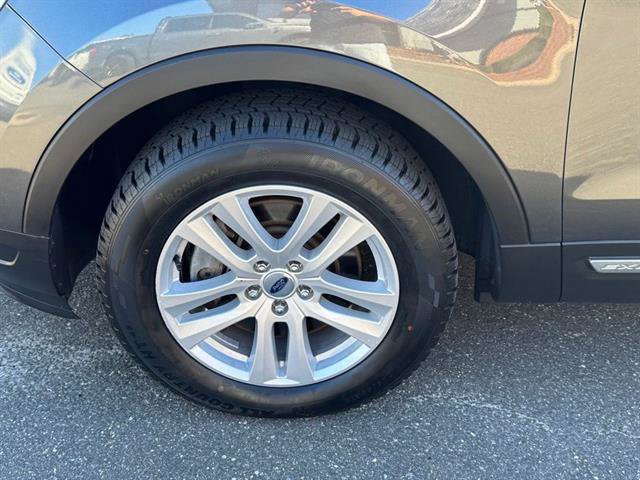 Certified 2018 Ford Explorer XLT w/ Equipment Group 201A AWD/4WD image 25