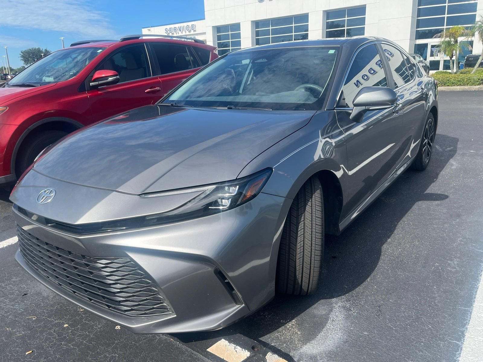Used 2025 Toyota Camry XLE FWD image 2