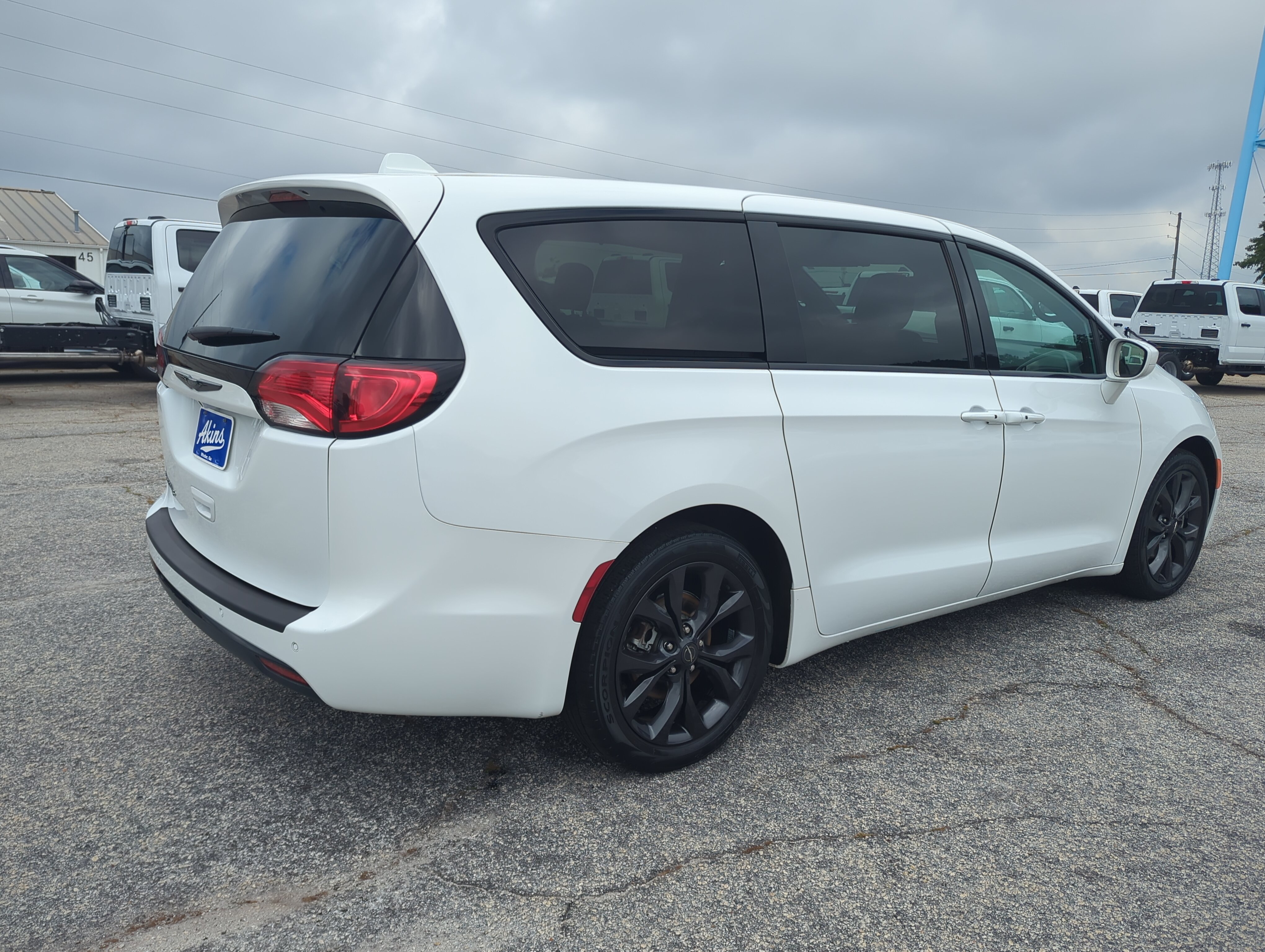 Used 2019 Chrysler Pacifica Touring Plus w/ S Appearance Package FWD image 3