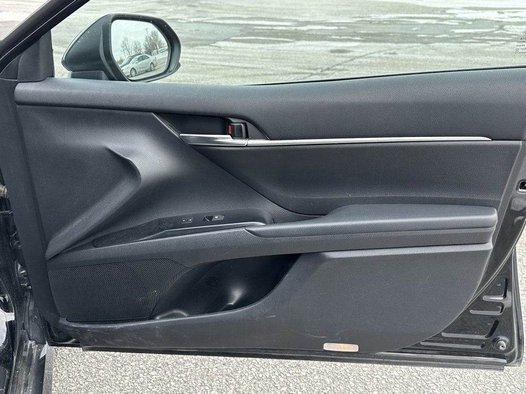 Used 2019 Toyota Camry LE image 22