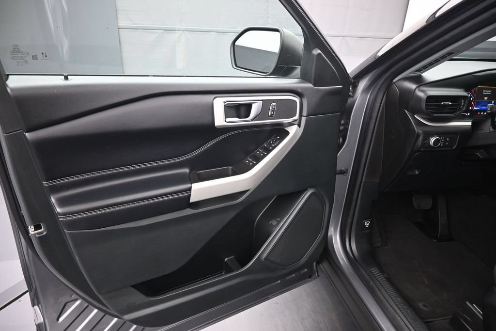 Certified 2021 Ford Explorer XLT RWD image 17