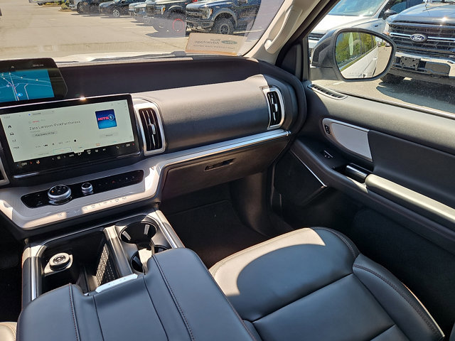 Certified 2025 Ford Expedition Active AWD/4WD image 16